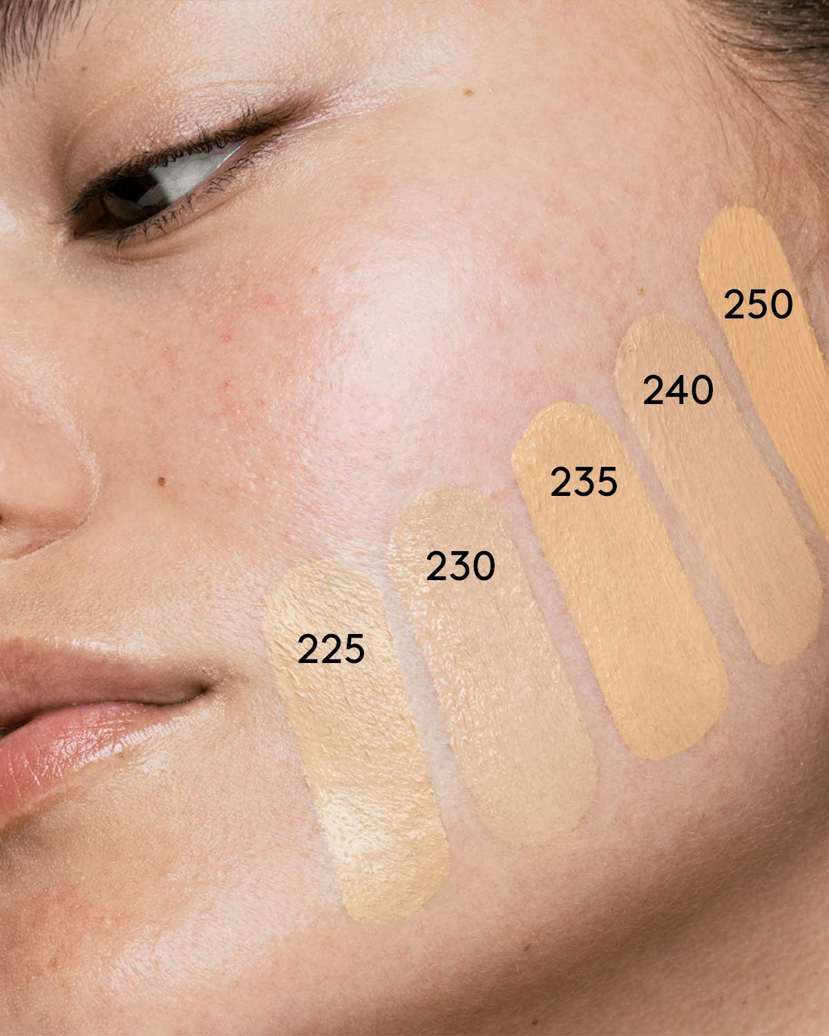 Soft'lit Naturally Luminous Longwear Foundation — 240
