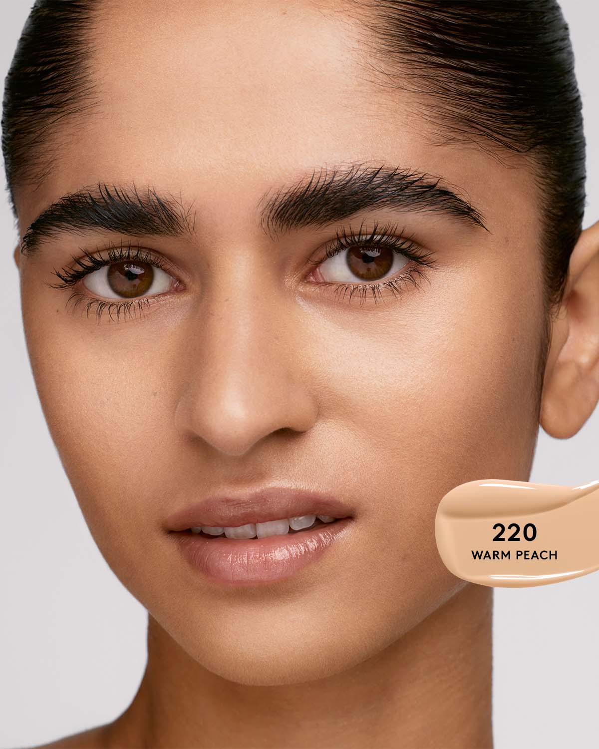 Soft'lit Naturally Luminous Longwear Foundation — 220