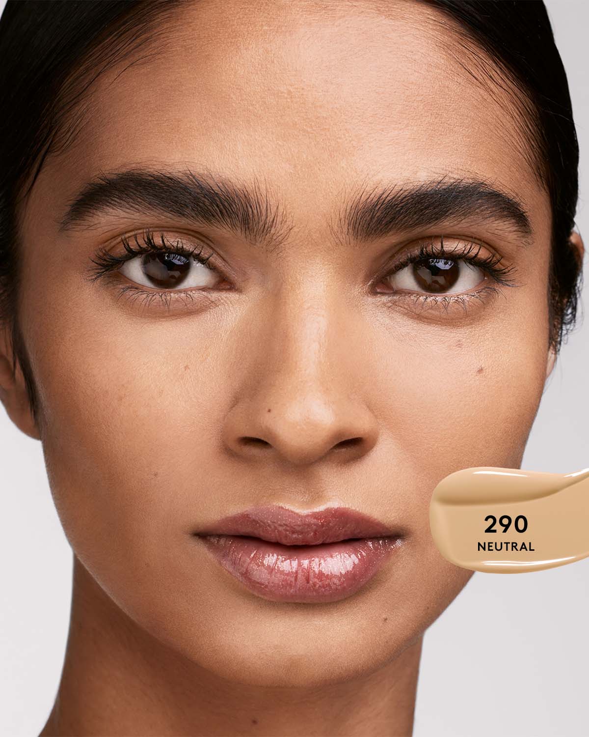 Soft'lit Naturally Luminous Longwear Foundation — 290