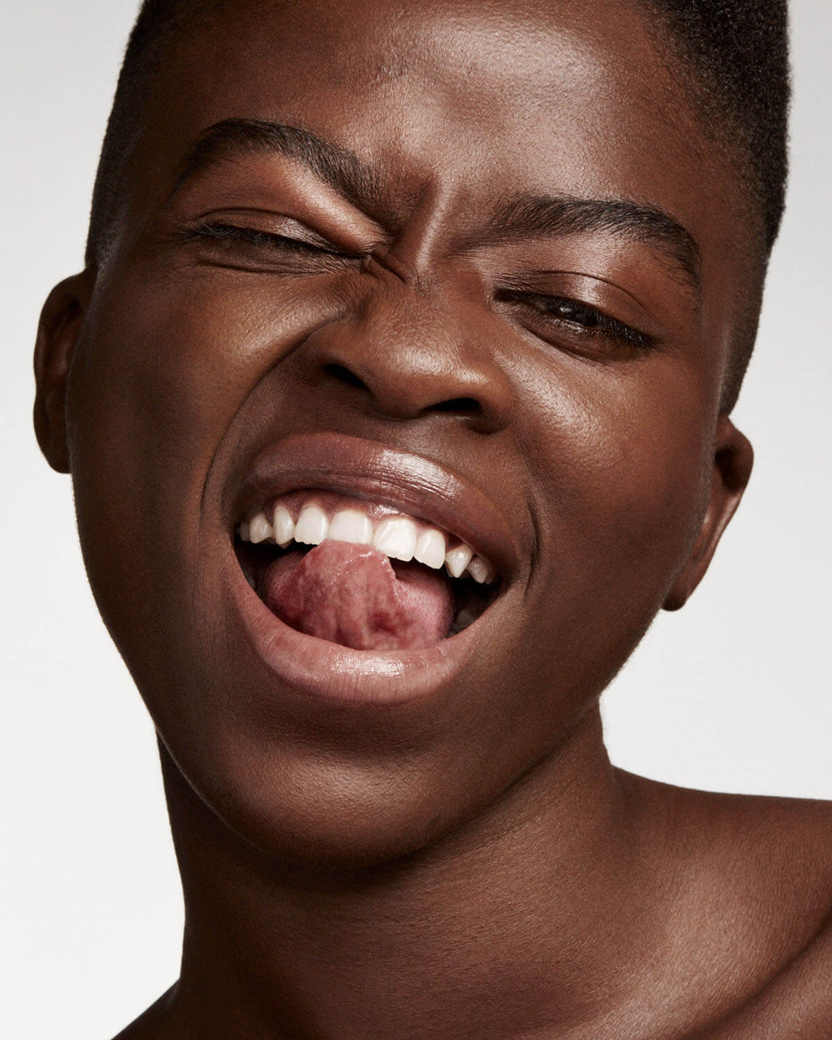 Eaze Drop Blurring Skin Tint — 23