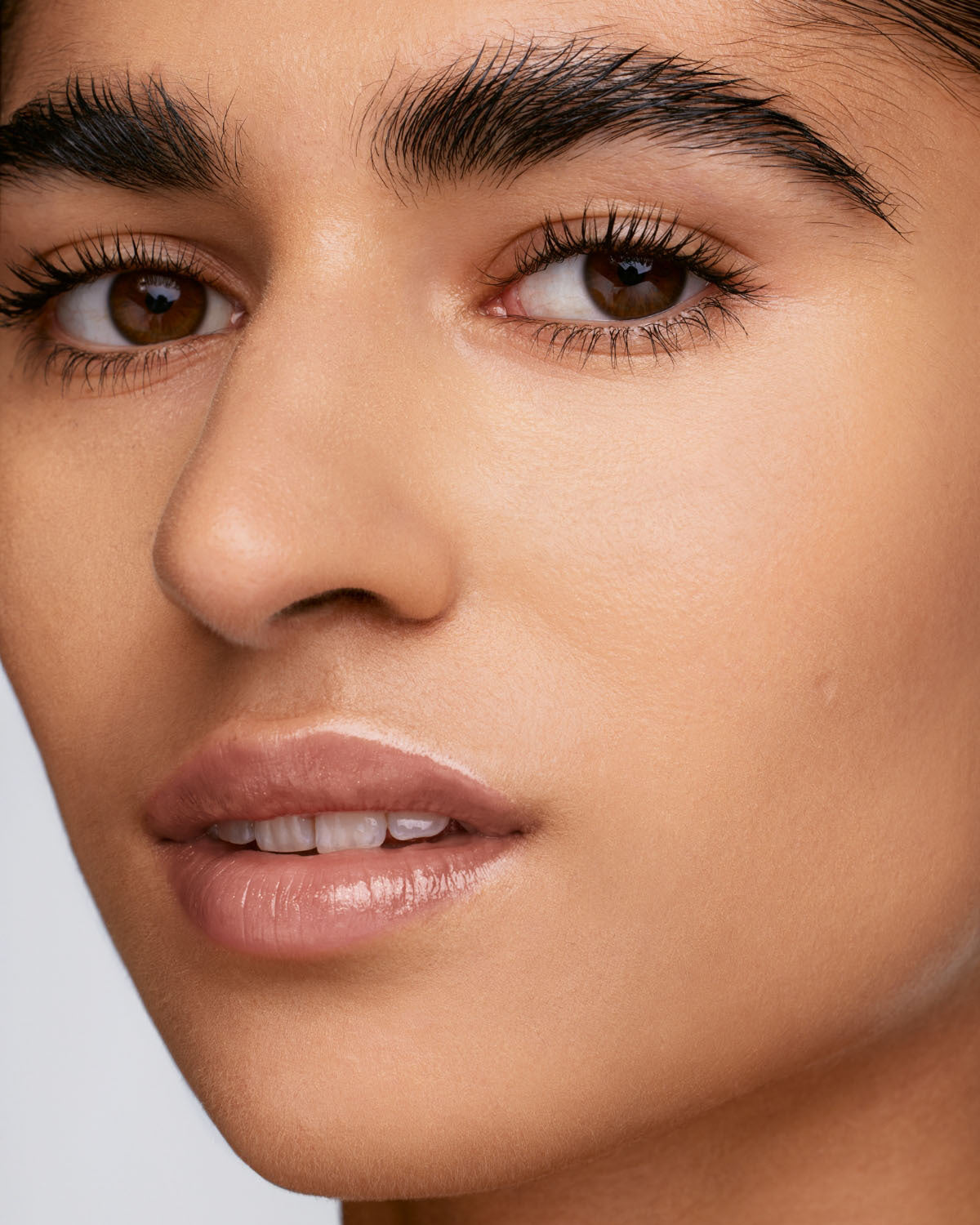 We're Even Hydrating Longwear Concealer — 220W