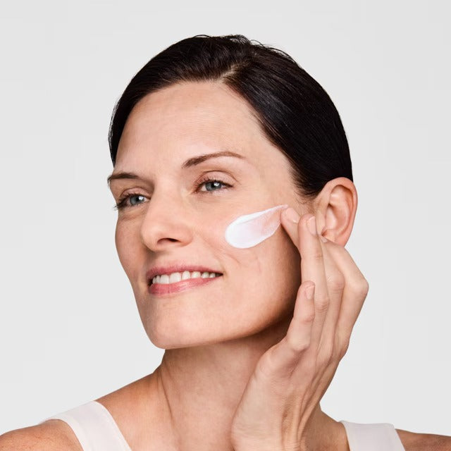 DayWear Moisturizer Multi-Protection Anti-Oxidant 24H‑Moisture Cream SPF 15 - 100ml