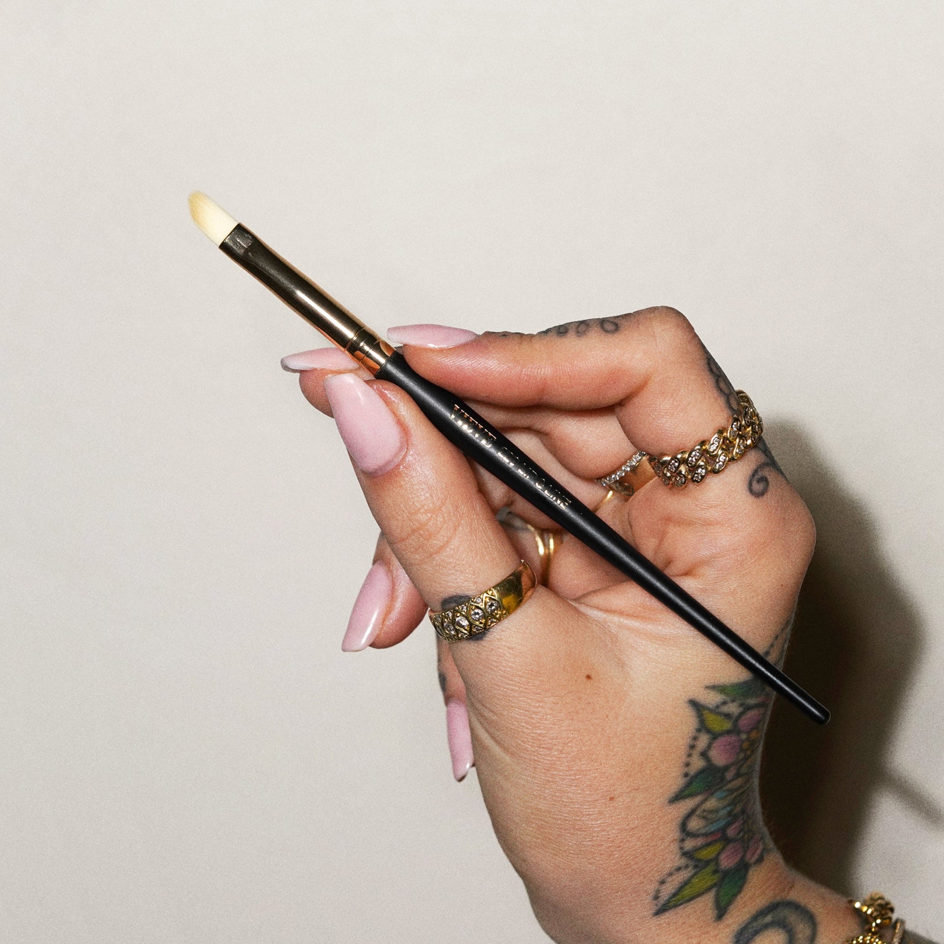 229 Lip & Line Brush